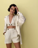 3-teiliges Set aus Leinenmischung: Oversize-Hemd + Bralette mit tiefem Ausschnitt + High-Waist-Shorts