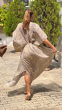 Luftiges Kleid mit gemusterten Kimonoärmeln 