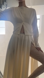 Set aus geknöpftem Top mit Cut-outs und Midirock 